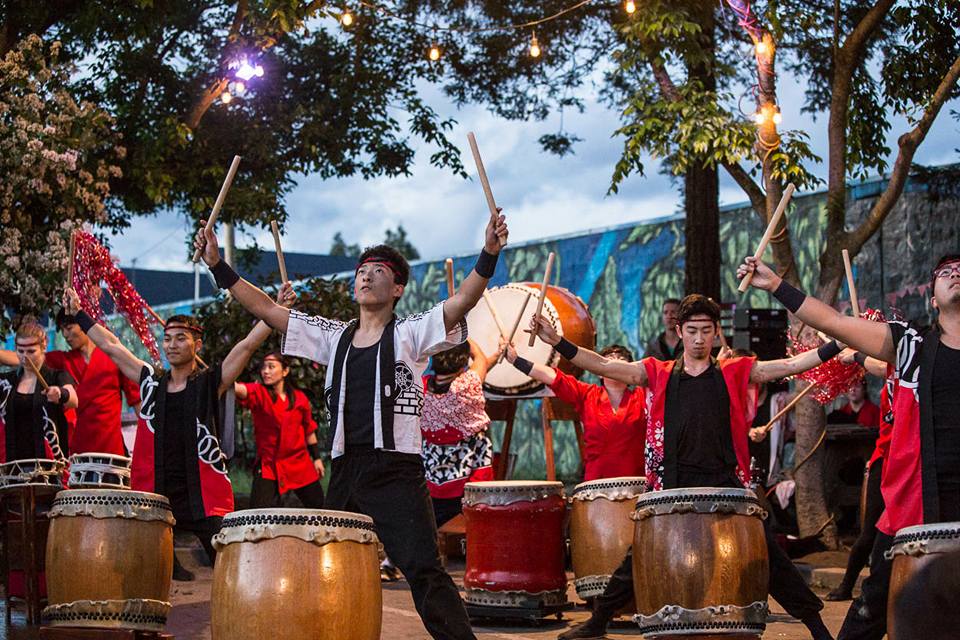 Bakahatsu Taiko Dan members performing